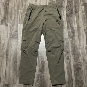 Selling ovo pants never worn and there large